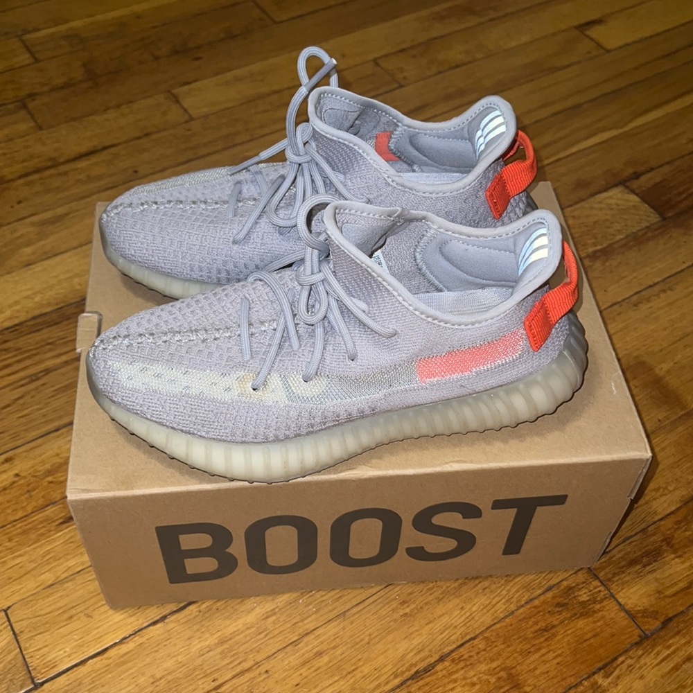 Yeezy Boost 350 V2 Light Gray